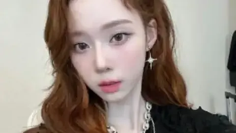 上海迎头挑战北京在即，洛夫顿悠闲品咖啡，双李疲惫声不断，卢伟肩负重任，两位球星或缺席关键一战