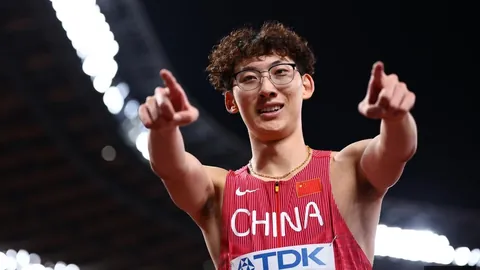 “静享片刻：亚马尔分享孔德赛前盖毛巾瞬间视频”